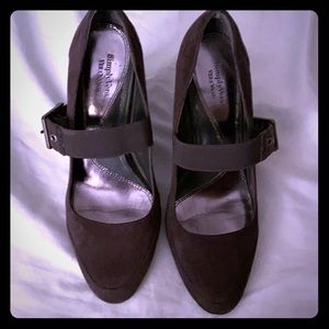 Thick heels with strap.